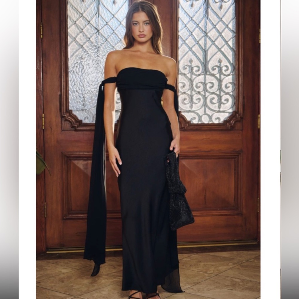 Elegant Black Strapless Evening Gown